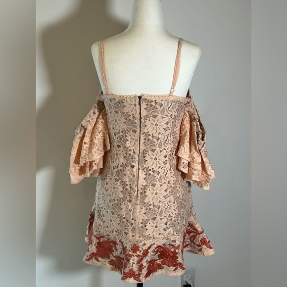 [CLEARANCE - Send Offers!] LACE MINI DRESS WITH LACE CAP SLEEVES - Picture 5 of 9